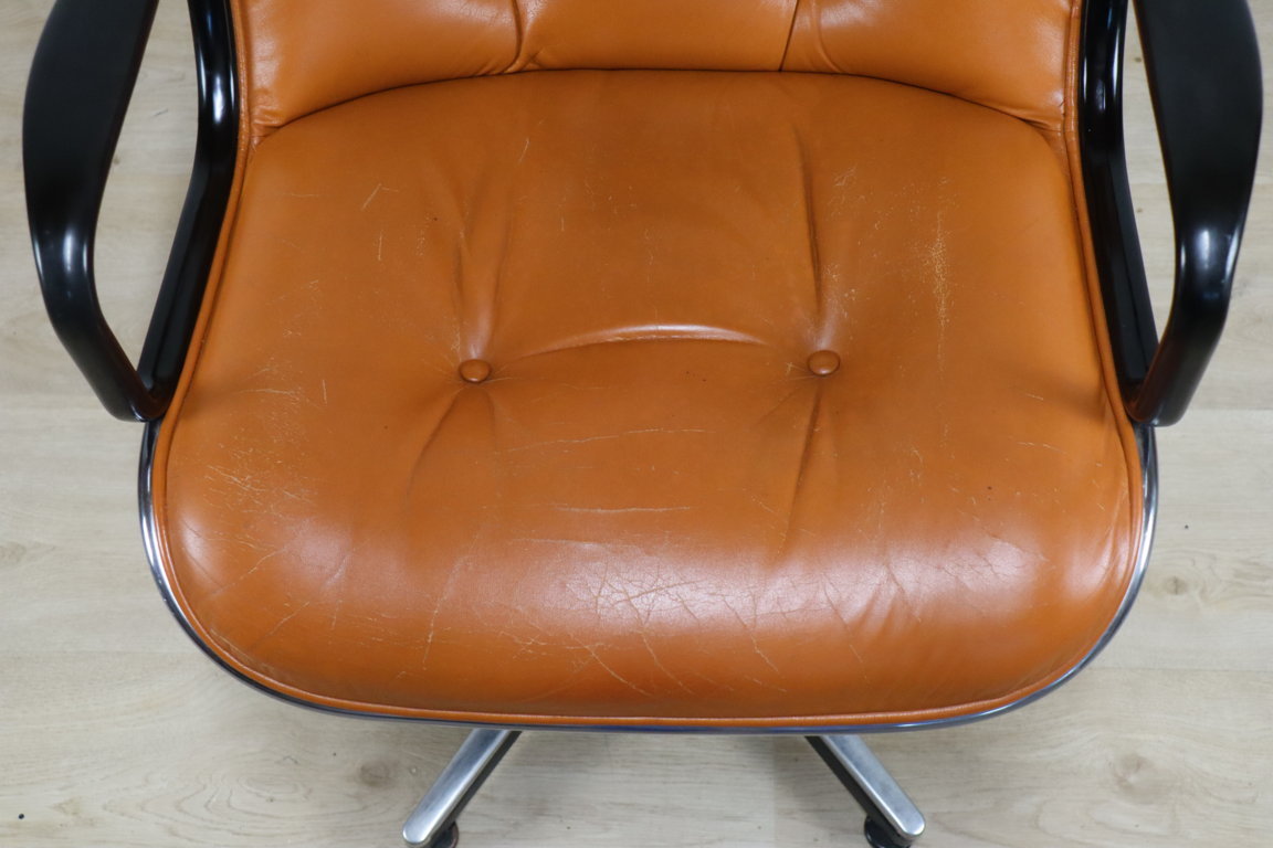 Fauteuil de bureau Charles Pollock édition Knoll en cuir, 1970