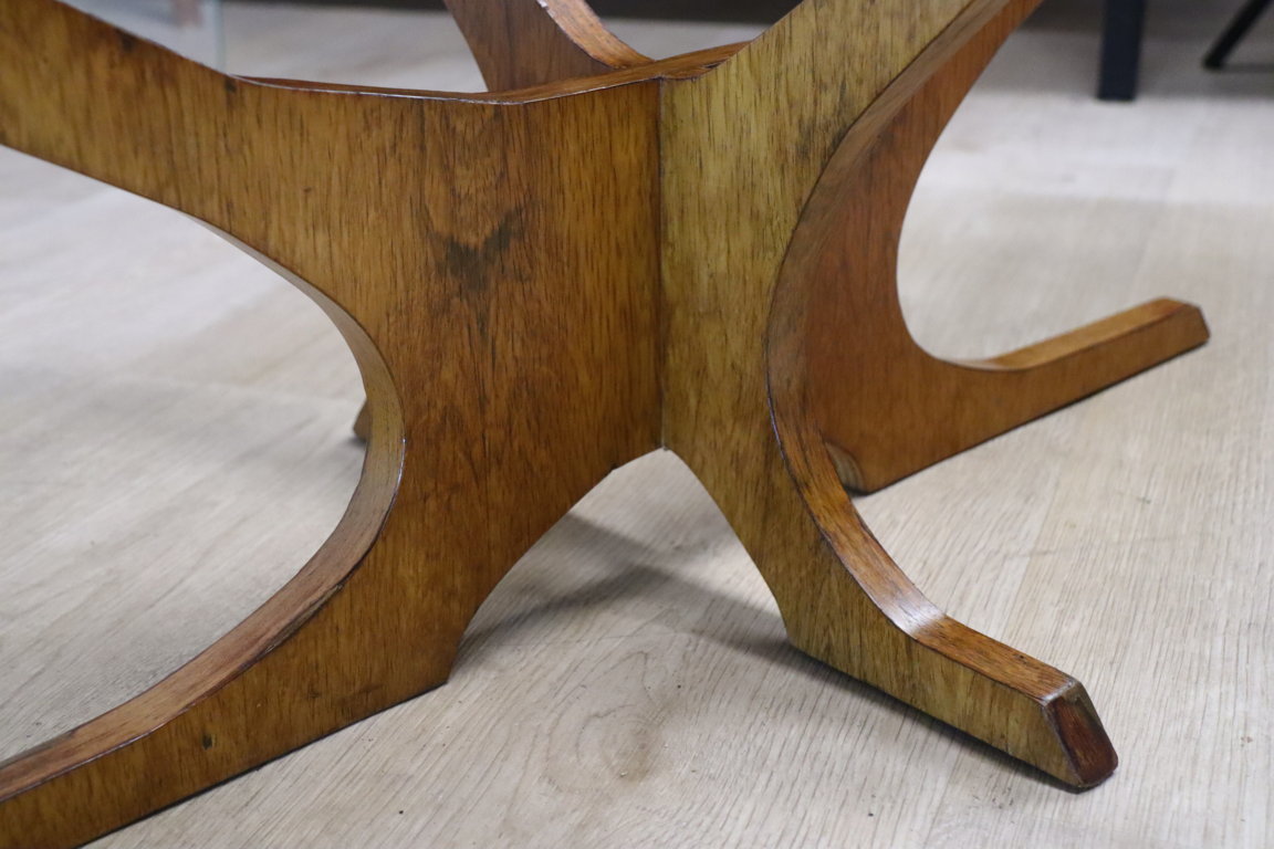 Table basse vintage Hugues Poignant en teck et verre fumé, 1960