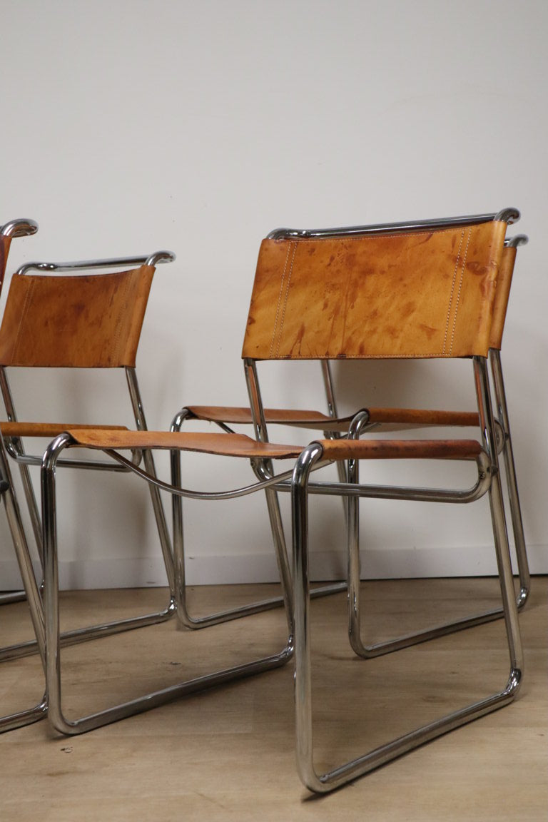 Série de 4 chaises vintage en cuir et métal chromé, 1970