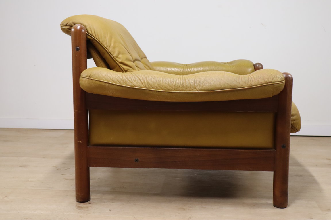 Fauteuil scandinave en cuir et hêtre, 1960