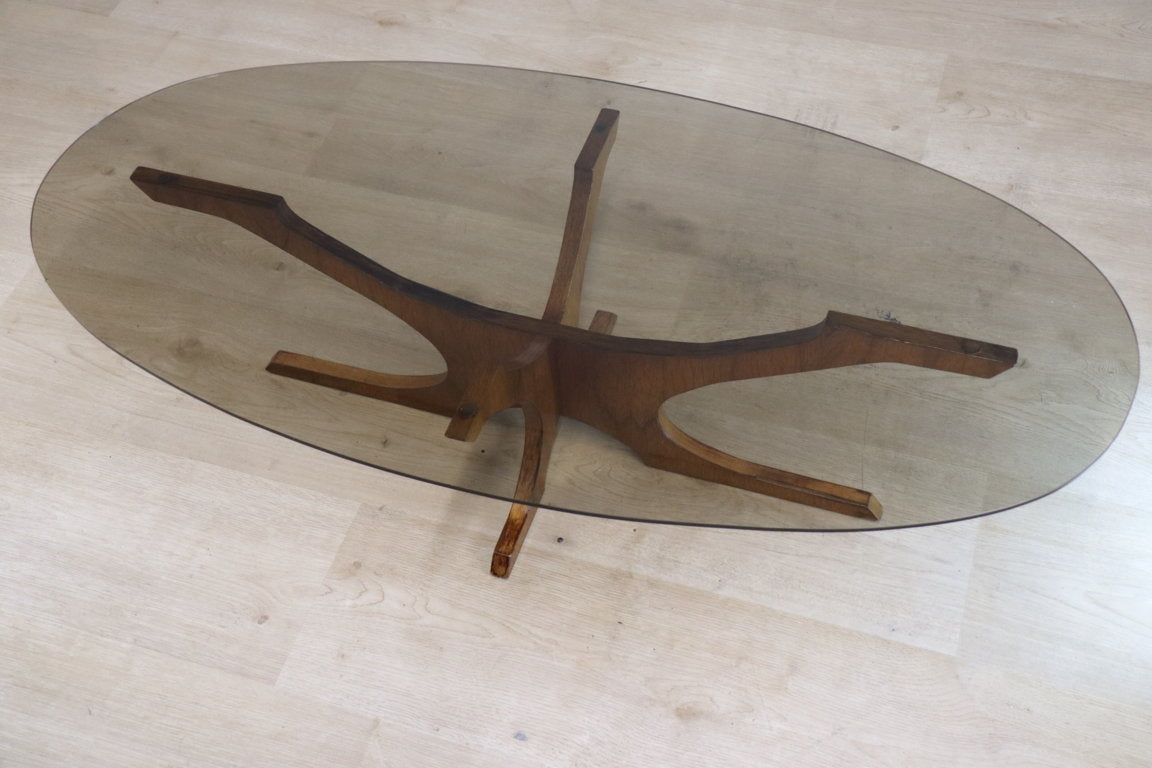 Table basse vintage Hugues Poignant en teck et verre fumé, 1960