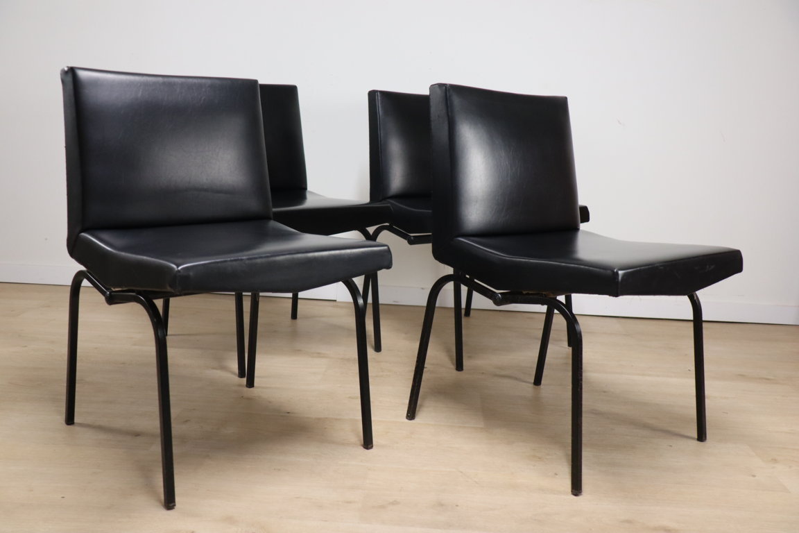 Série de 4 chaises vintage édition ZOL en skaï noir et métal, 1950