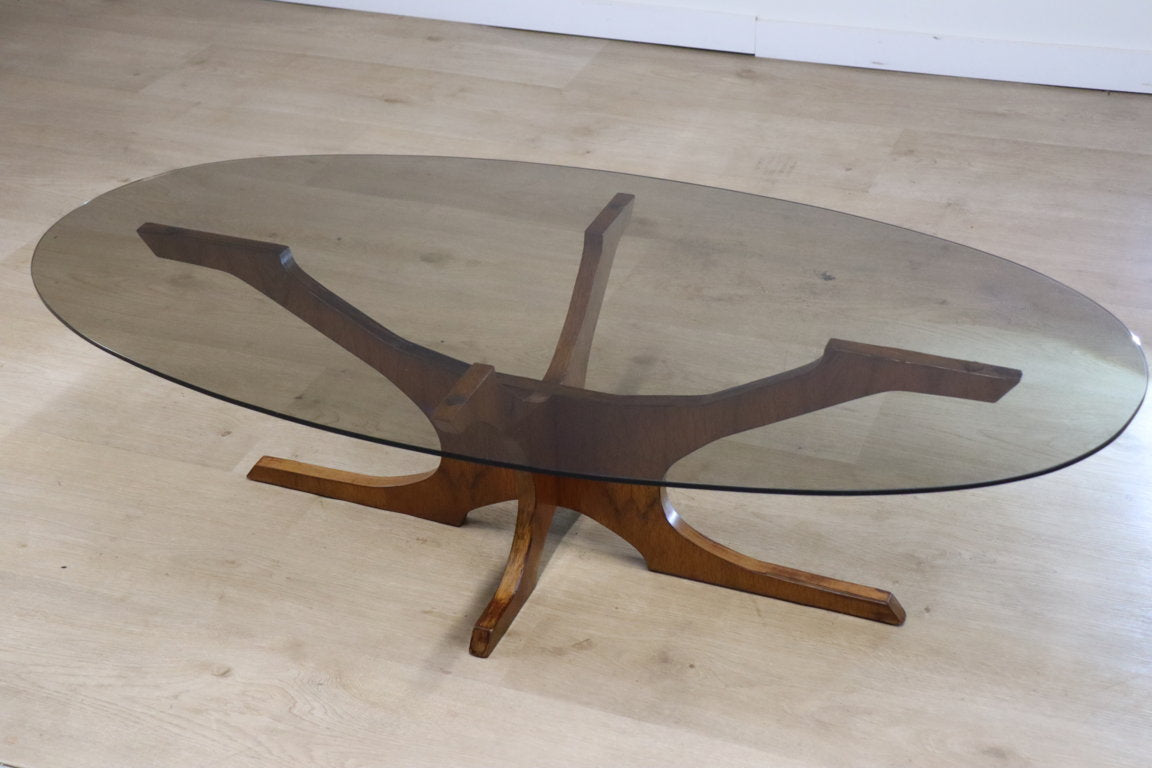 Table basse vintage Hugues Poignant en teck et verre fumé, 1960