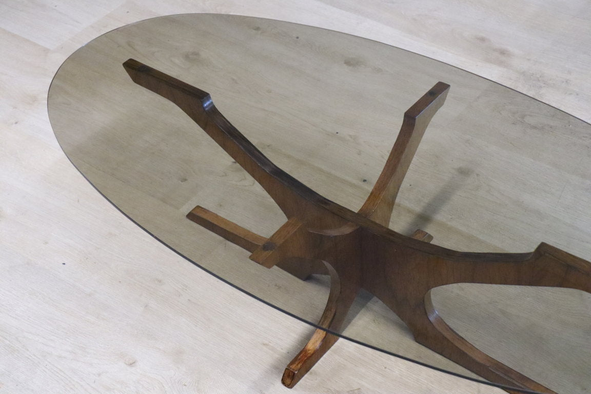 Table basse vintage Hugues Poignant en teck et verre fumé, 1960