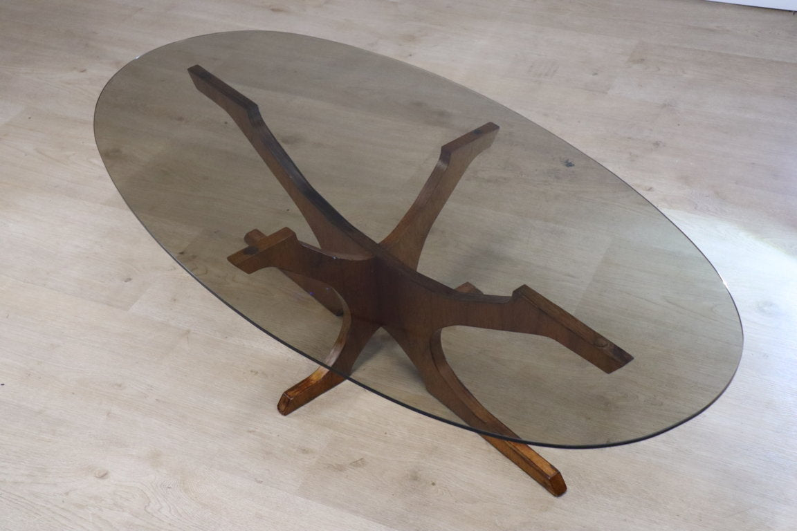 Table basse vintage Hugues Poignant en teck et verre fumé, 1960