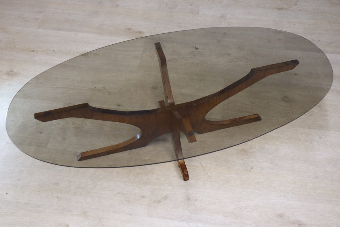 Table basse vintage Hugues Poignant en teck et verre fumé, 1960