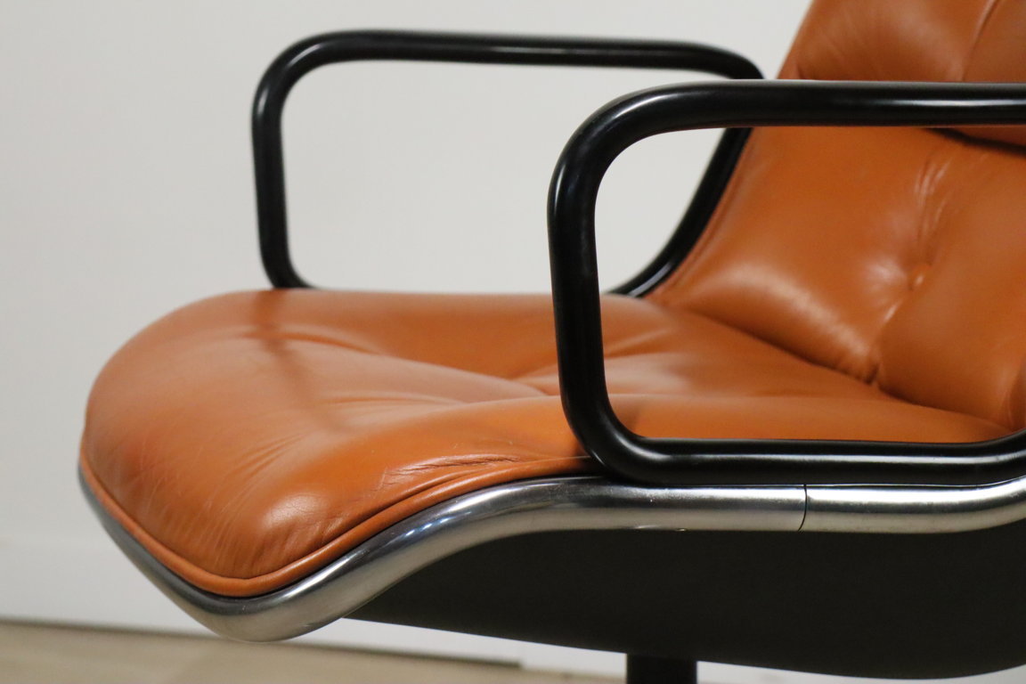 Fauteuil de bureau Charles Pollock édition Knoll en cuir, 1970