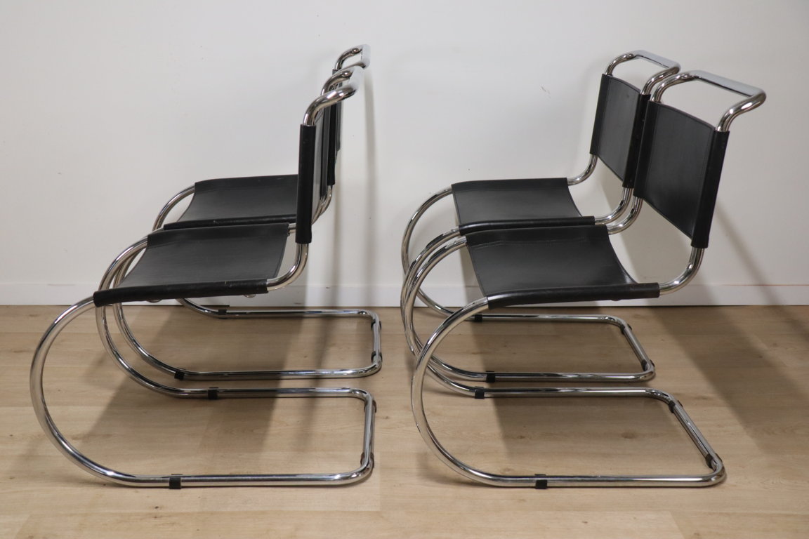 Série de 4 chaises modèle MR10 de Ludwig Mies Van Der Rohe