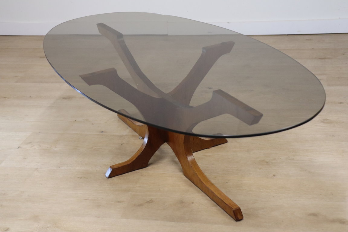 Table basse vintage Hugues Poignant en teck et verre fumé, 1960