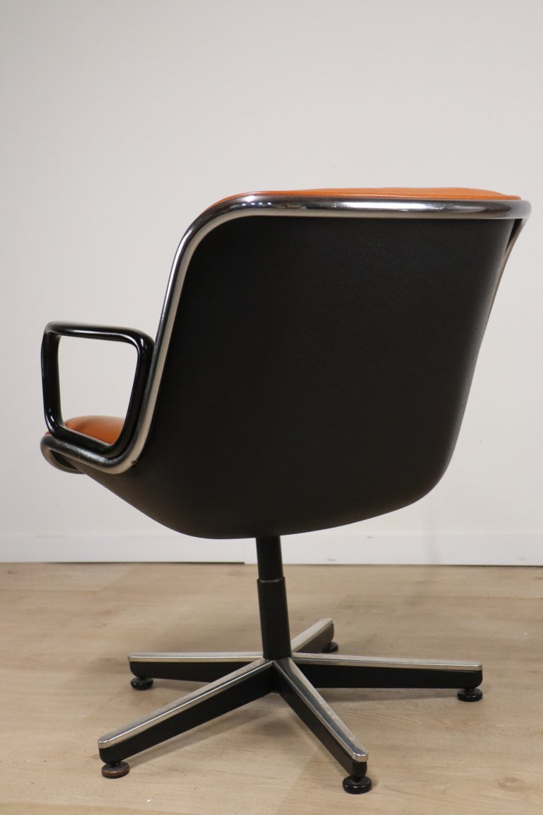 Fauteuil de bureau Charles Pollock édition Knoll en cuir, 1970