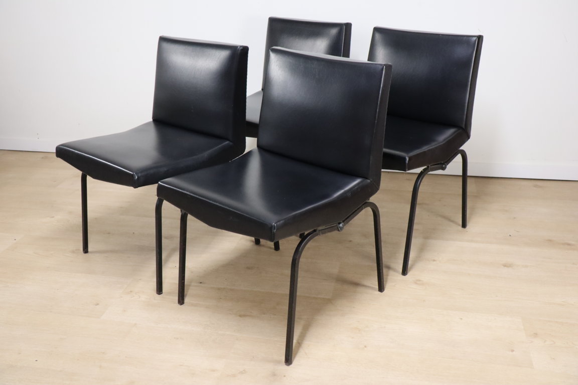 Série de 4 chaises vintage édition ZOL en skaï noir et métal, 1950