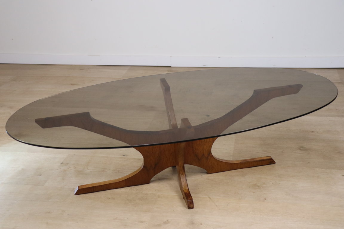 Table basse vintage Hugues Poignant en teck et verre fumé, 1960