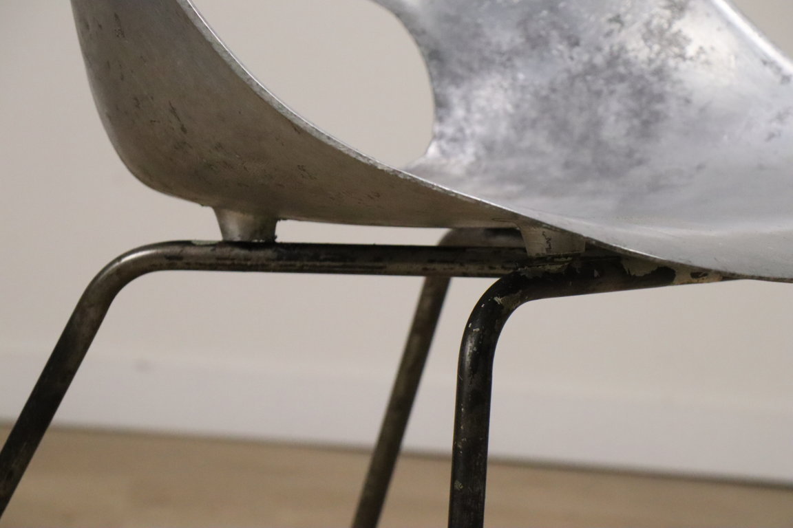 Chaise Aluminium modèle "Tulipe" de Pierre Guariche édition Steiner, 1960