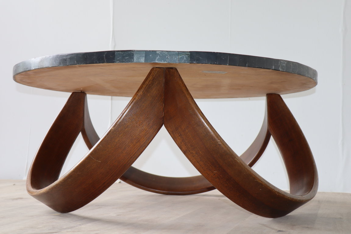 Table basse sculpturale par Pierre-Elie Gardette en marqueterie d'ardoise