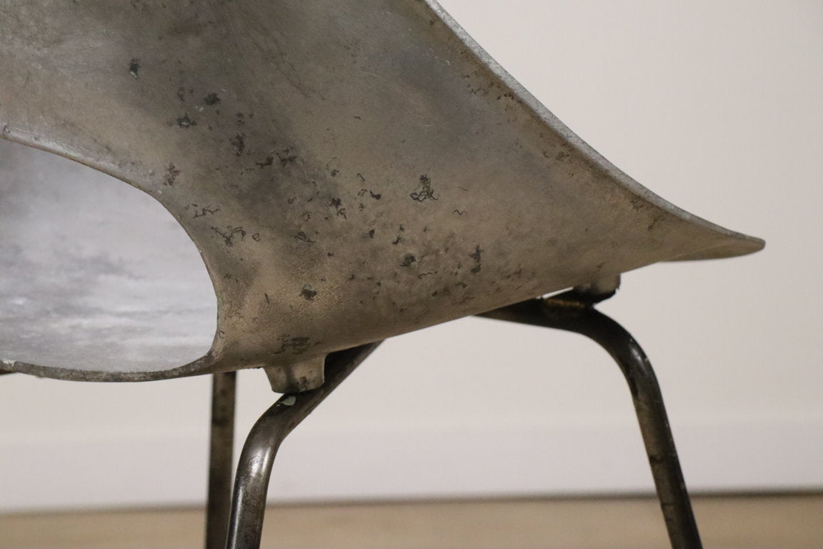 Chaise Aluminium modèle "Tulipe" de Pierre Guariche édition Steiner, 1960