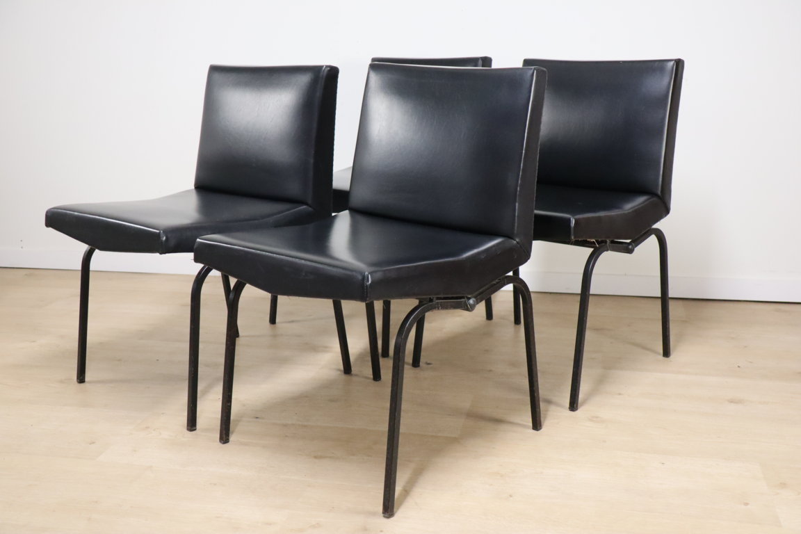 Série de 4 chaises vintage édition ZOL en skaï noir et métal, 1950