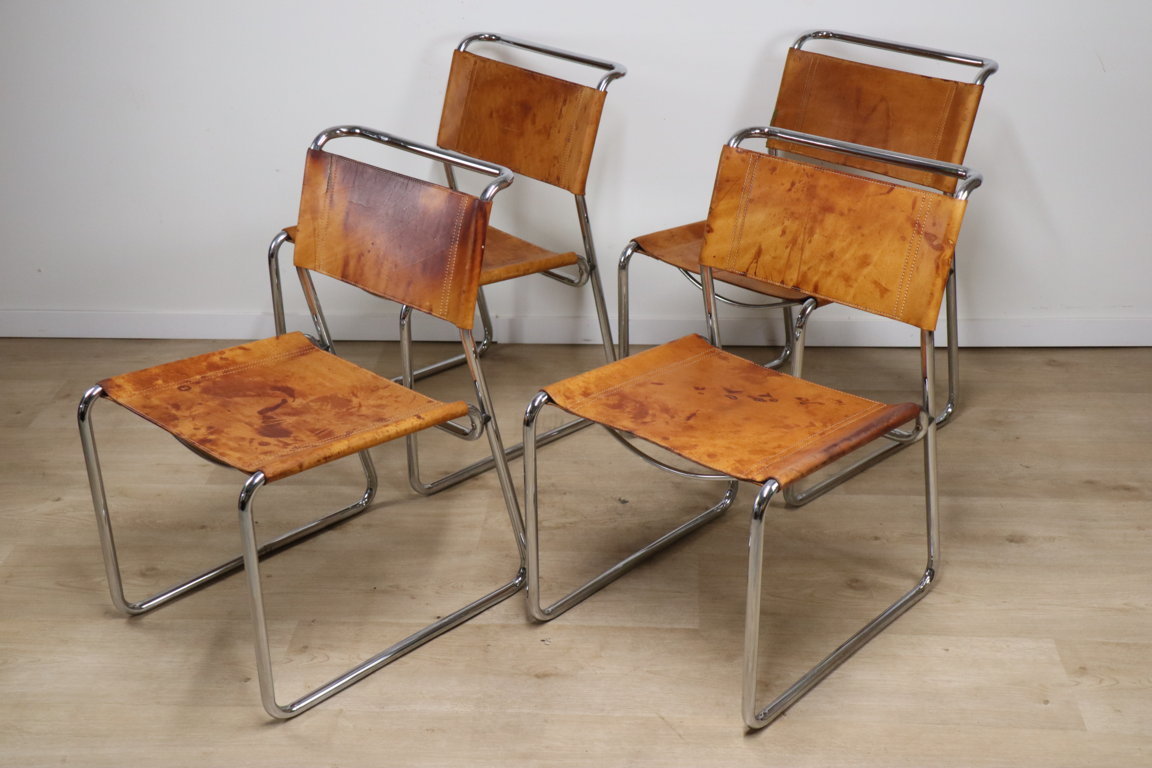 Série de 4 chaises vintage en cuir et métal chromé, 1970