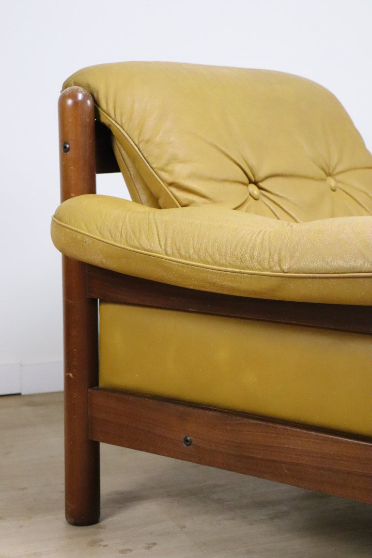 Fauteuil scandinave en cuir et hêtre, 1960