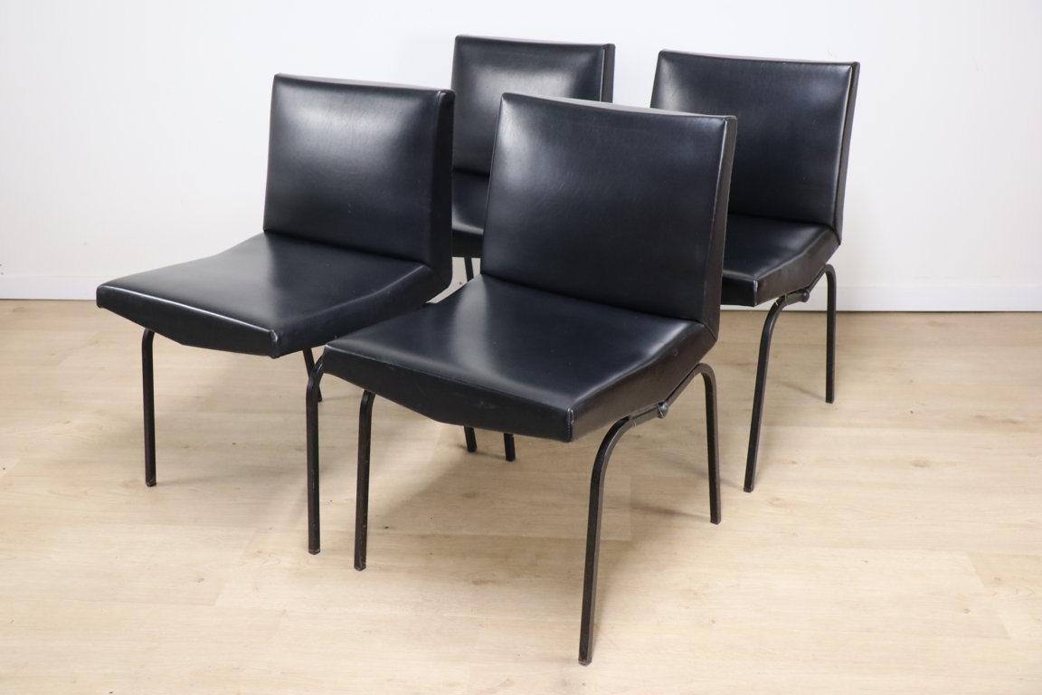 Série de 4 chaises vintage édition ZOL en skaï noir et métal, 1950