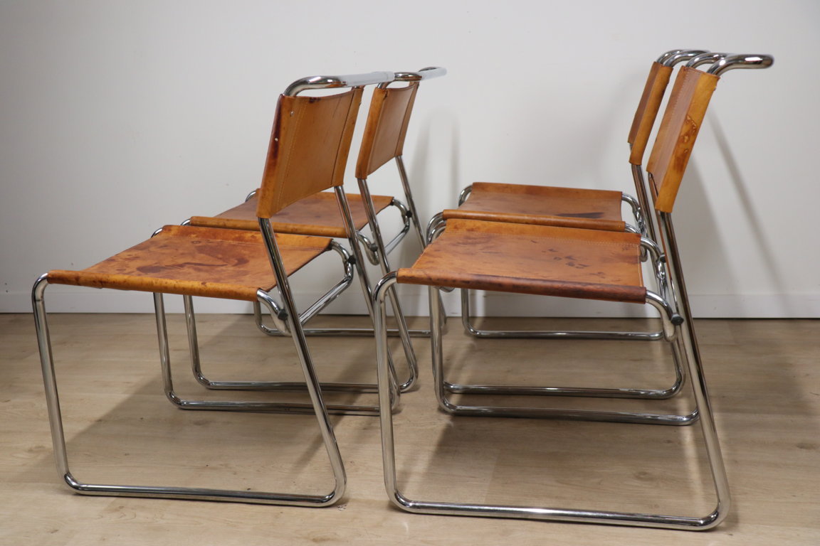 Série de 4 chaises vintage en cuir et métal chromé, 1970