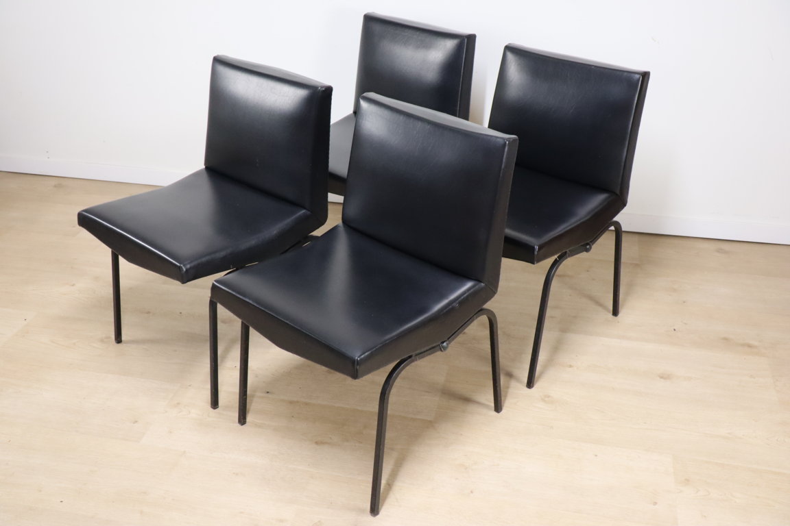 Série de 4 chaises vintage édition ZOL en skaï noir et métal, 1950